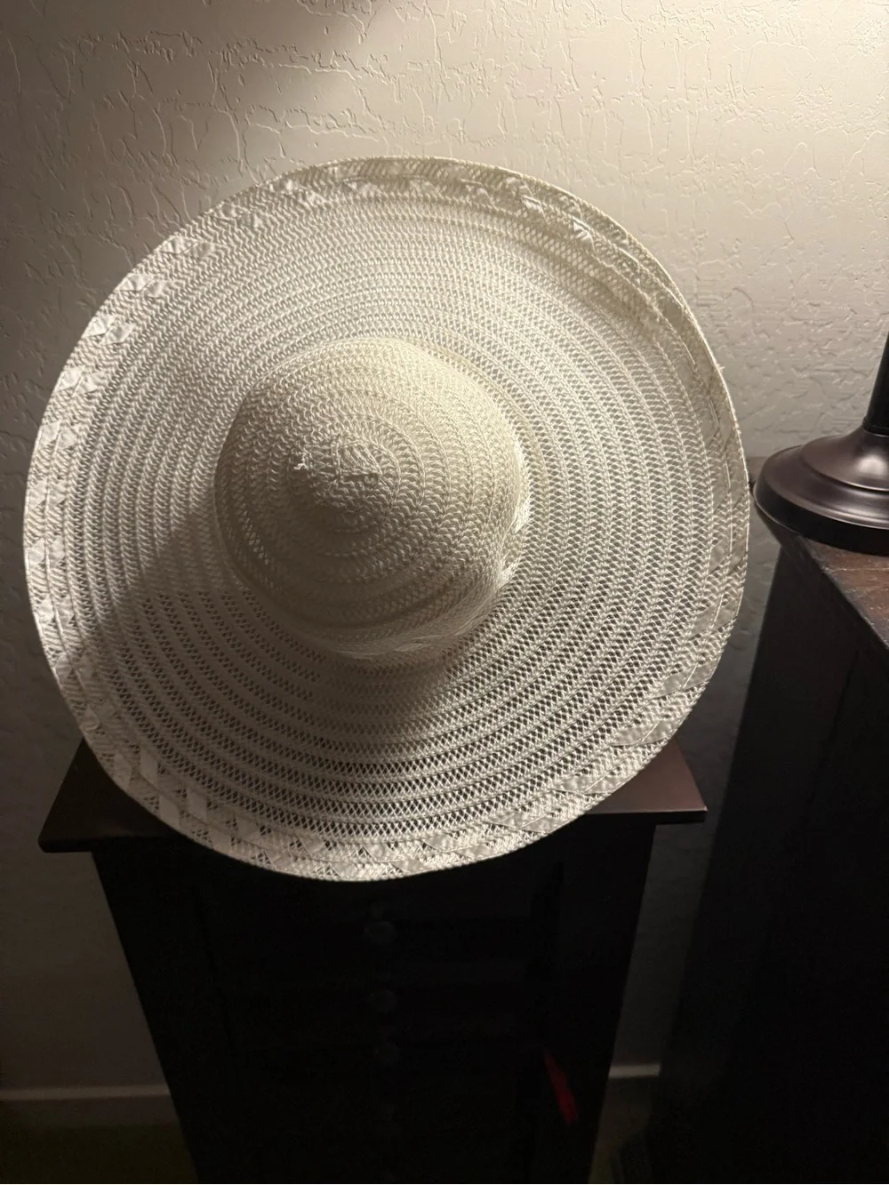 Elegant Wide-Brim Straw Sun Hat in Cream - Unbranded